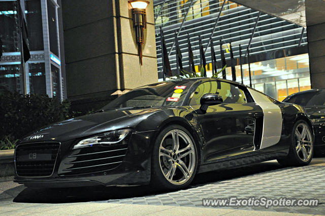 Audi R8 spotted in KLCC Twin Tower, Malaysia