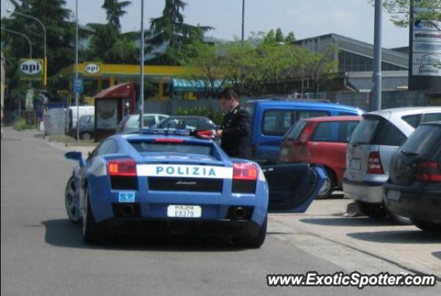 Lamborghini Gallardo spotted in Bologna, Italy