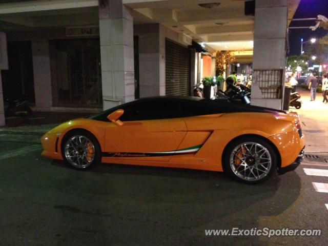 Lamborghini Gallardo spotted in Kaohsiung, Taiwan