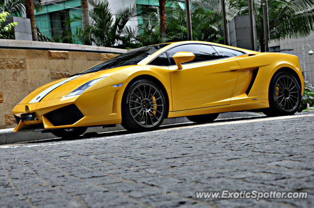 Lamborghini Gallardo spotted in KLCC Twin Tower, Malaysia