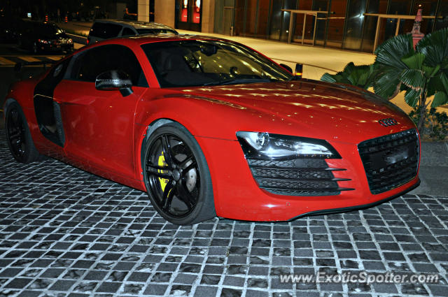 Audi R8 spotted in KLCC Twin Tower, Malaysia