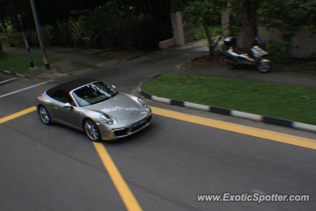 Porsche 911 spotted in Orchard Road, Singapore