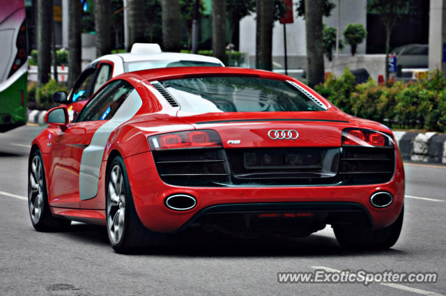 Audi R8 spotted in KLCC Twin Tower, Malaysia