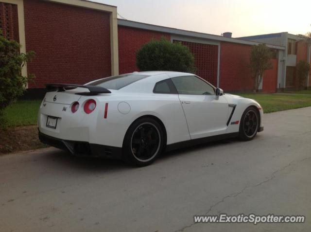 Nissan GT-R spotted in Lima, Peru