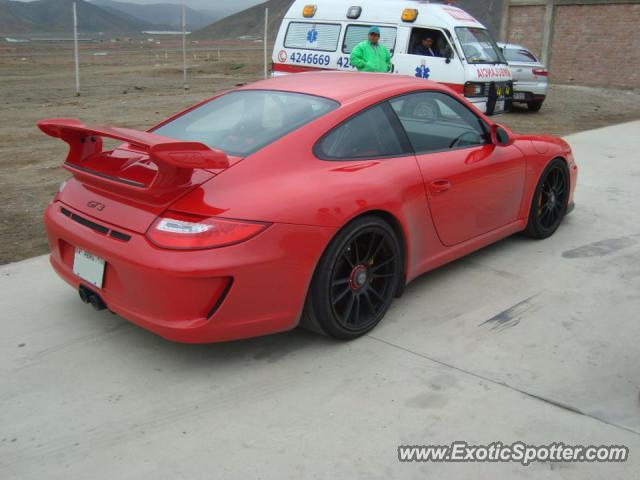 Porsche 911 GT3 spotted in Lima, Peru