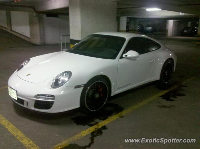 Porsche 911 spotted in Lima, Peru