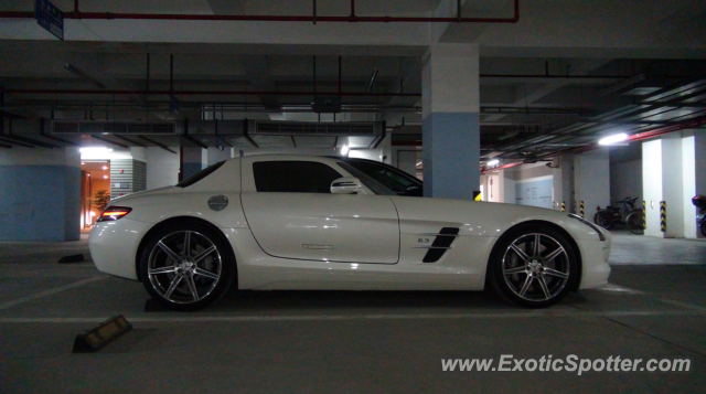 Mercedes SLS AMG spotted in Shanghai, China