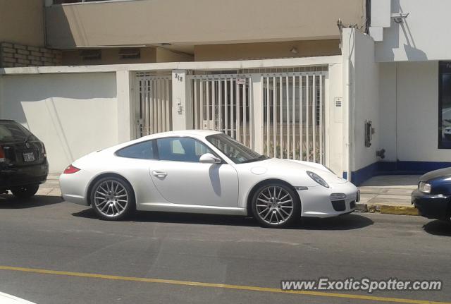 Porsche 911 spotted in Lima, Peru